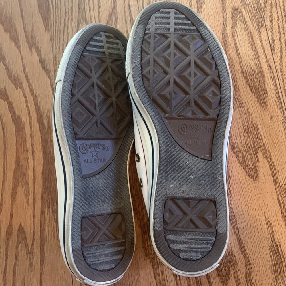 Classic White Suede Shoreline Converse - Picture 4 of 5